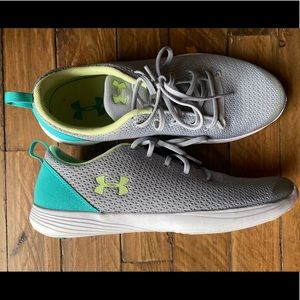 Womens/youth under armour shoes size youth 6